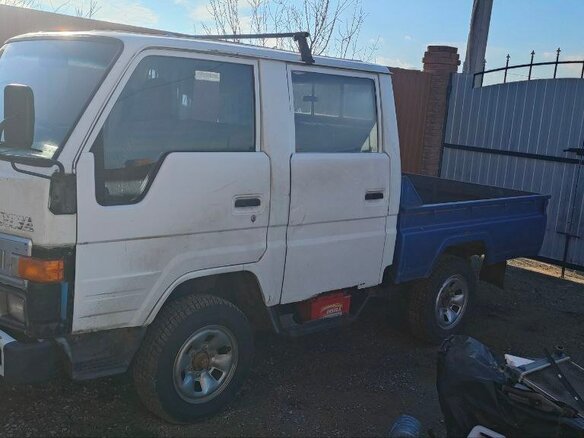 1992 Toyota Toyoace, белый, 400000 рублей