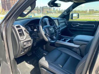 2020 Ram 1500 Crew Cab V, серый, 6500000 рублей, вид 5