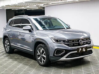 2023 Volkswagen Tayron I Рестайлинг, серебристый, 2000000 рублей, вид 2