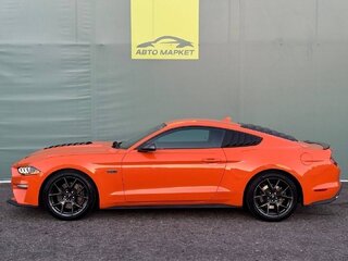 2020 Ford Mustang VI Рестайлинг, оранжевый, 4400000 рублей, вид 4