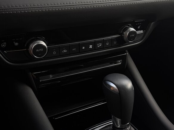 2021 Mazda 6 III (GJ) Рестайлинг 2, белый, 3500000 рублей - вид 2
