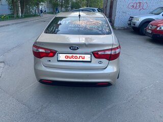 2014 Kia Rio 6-speed III, бежевый, 800000 рублей, вид 3