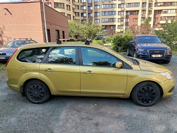 2008 Ford Focus II Рестайлинг, жёлтый, 370000 рублей - вид 2