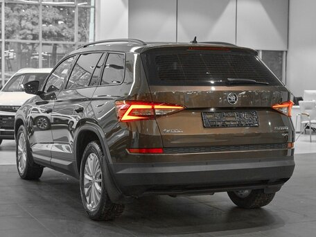2018 Skoda Kodiaq I, коричневый, 2199000 рублей, вид 4