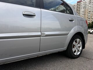 2011 Kia Rio II Рестайлинг, серебристый, 400000 рублей, вид 3