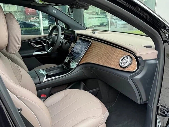 2025 Mercedes-Benz EQE 500, чёрный - вид 11