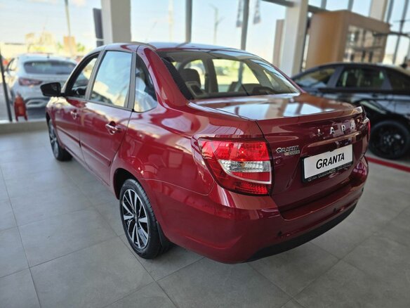 2026 Lada (ВАЗ) Granta I Рестайлинг, красный, 1310000 рублей - вид 5