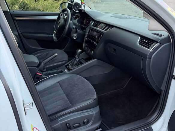 2017 Skoda Octavia III (A7) Рестайлинг, белый, 2600000 рублей - вид 10