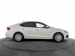 2021 Skoda Octavia IV (A8), белый, 1990000 рублей, вид 4