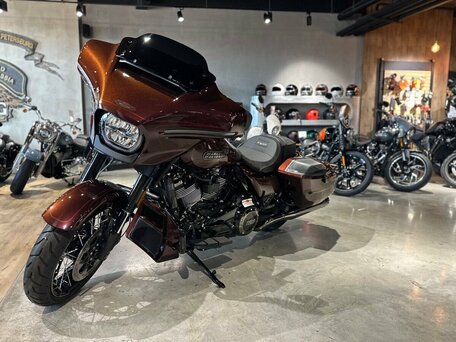 2024 Harley-Davidson CVO Street Glide, пурпурный, 5550000 рублей, вид 3
