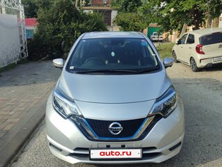 2020 Nissan Note e-Power II Рестайлинг, серебристый, 1415000 рублей, вид 2