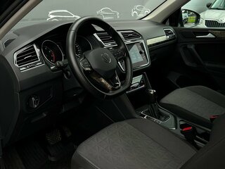2021 Volkswagen Tiguan II Рестайлинг, чёрный, 2492600 рублей, вид 5