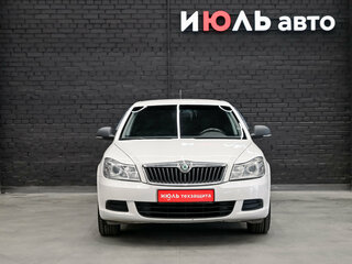 2011 Skoda Octavia II (A5) Рестайлинг, белый, 670000 рублей, вид 2