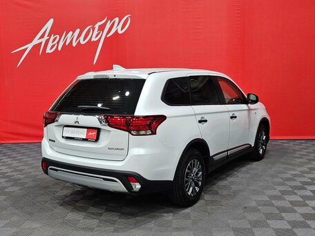 2019 Mitsubishi Outlander III Рестайлинг 3, белый, 2025000 рублей, вид 5