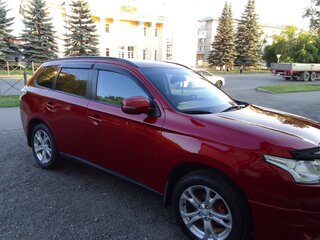 2013 Mitsubishi Outlander III, красный, 1700000 рублей, вид 3