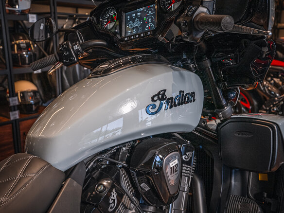 2025 Indian Roadmaster, серый - вид 16