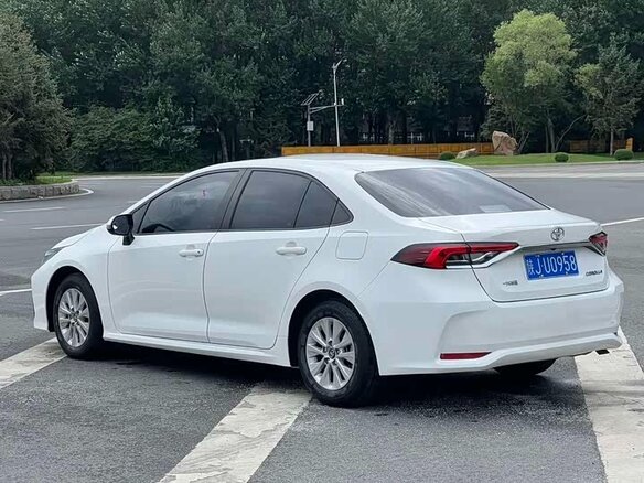 2022 Toyota Corolla XII (E210) Рестайлинг, белый - вид 4
