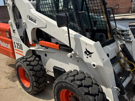 2004 Bobcat S250/H, 2900000 рублей, вид 4