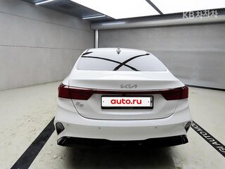 2022 Kia K3 II Рестайлинг, белый, 1800000 рублей, вид 3