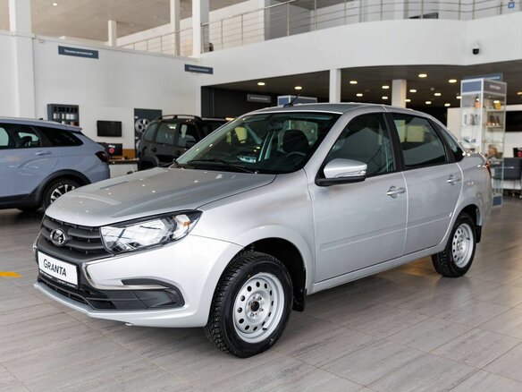 2026 Lada (ВАЗ) Granta I Рестайлинг, серебристый - вид 2