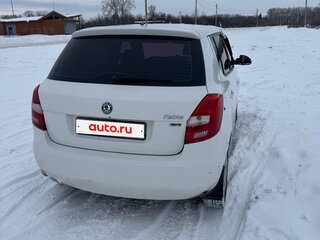 2011 Skoda Fabia II Рестайлинг, белый, 350000 рублей, вид 4