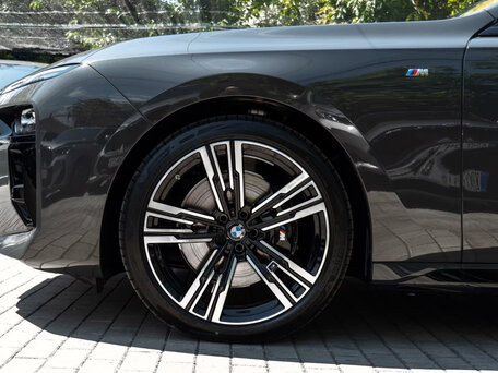 2025 BMW 7 серии 740d xDrive VII (G70), серый, 12890000 рублей, вид 5