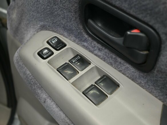 2000 Nissan Serena II (C24), серый - вид 13