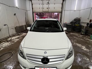 2012 Mercedes-Benz B-Класс 200 II (W246), белый, 750000 рублей, вид 3