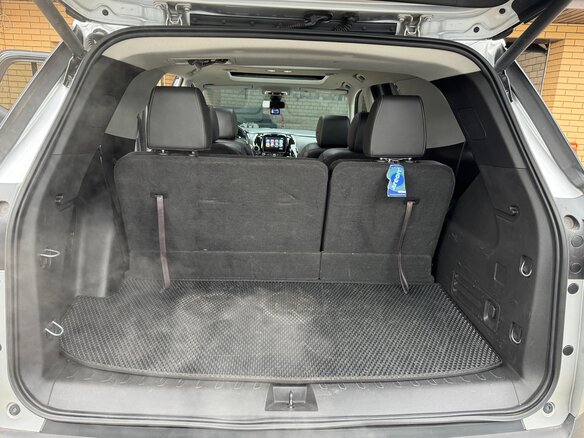 2019 Chevrolet Traverse II, серебристый, 2600000 рублей - вид 1