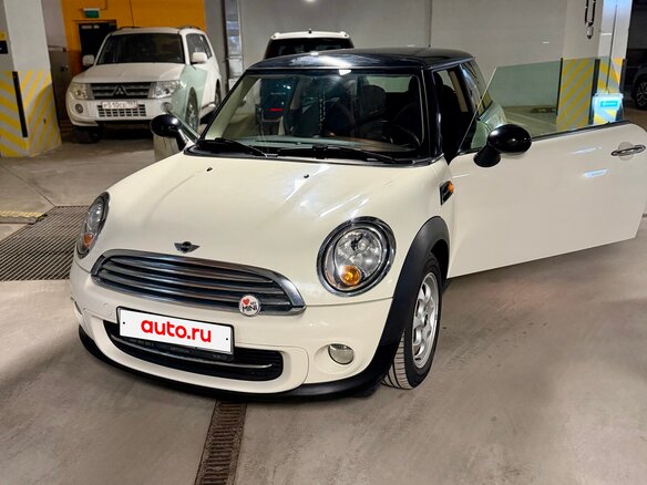 2012 Mini Hatch Cooper II (R56) Рестайлинг, белый - вид 1