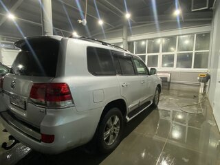 2014 Toyota Land Cruiser 200 Series Рестайлинг 1, серебристый, 3500000 рублей, вид 3