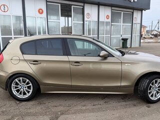 2005 BMW 1 серии 120i I (E81/E82/E87/E88), бежевый, 580000 рублей, вид 3