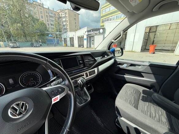2020 Volkswagen Multivan T6 Рестайлинг, синий, 5500000 рублей - вид 8