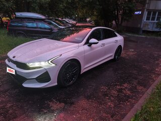 2020 Kia K5 III, белый, 2550000 рублей, вид 1