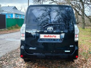 2013 Toyota Voxy II (R70) Рестайлинг, чёрный, 1690000 рублей, вид 3
