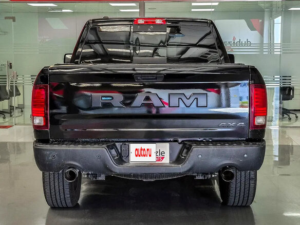 2023 Ram 1500 Quad Cab V, чёрный - вид 7