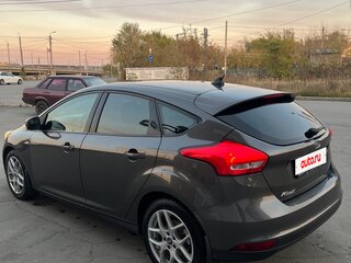 2017 Ford Focus III Рестайлинг, серый, 950000 рублей, вид 4