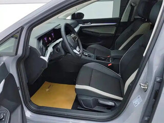 2022 Volkswagen Golf VIII, серый, 1870000 рублей, вид 2