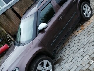 2014 Skoda Yeti I Рестайлинг, коричневый, 910000 рублей, вид 3