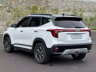 2023 Kia Seltos I Рестайлинг, белый, 1960000 рублей, вид 4