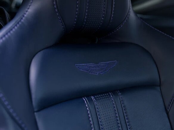 2019 Aston Martin V8 Vantage IV, синий, 13500000 рублей - вид 20