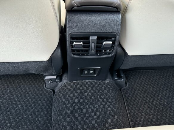 2022 Toyota Corolla XII (E210), коричневый, 1790000 рублей - вид 20