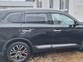 2019 Mitsubishi Outlander III Рестайлинг 3, чёрный, 2200000 рублей, вид 4