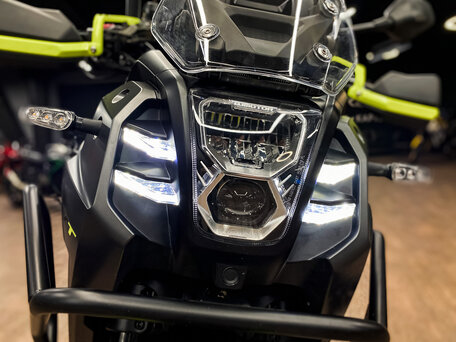 2026 QJMotor SVT 650 X, чёрный, 729000 рублей, вид 4