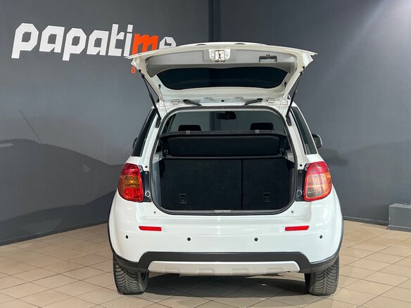 2013 Suzuki SX4 I (Classic) Рестайлинг, белый, 1049000 рублей - вид 4