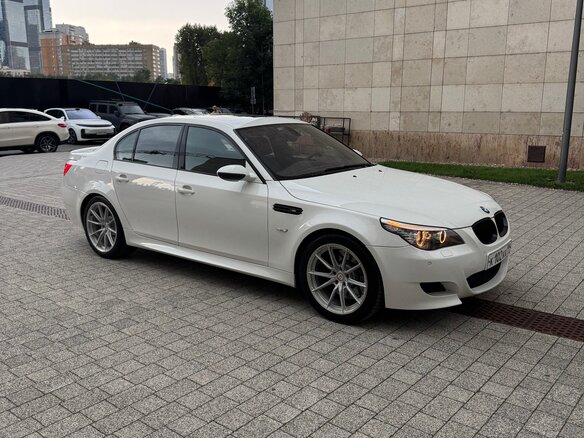 2008 BMW M5 IV (E60/E61), белый - вид 6