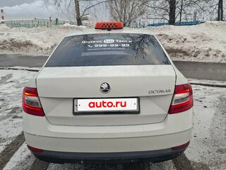 2018 Skoda Octavia III (A7) Рестайлинг, белый, 650000 рублей, вид 3