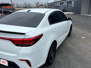 2017 Kia Rio IV, белый, 1150000 рублей, вид 4