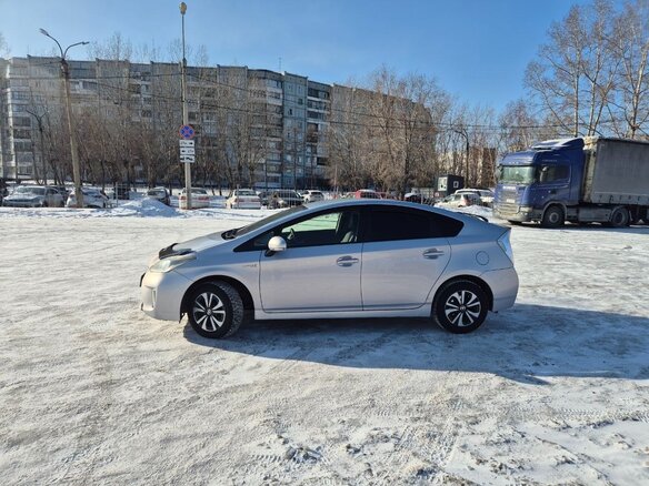 2012 Toyota Prius III Рестайлинг (XW30), серый, 1000000 рублей - вид 6