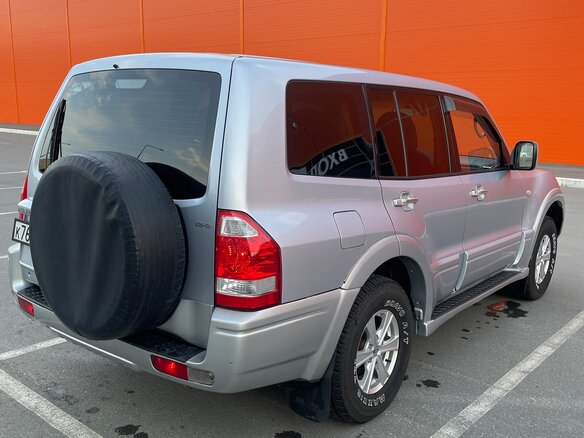 2004 Mitsubishi Pajero III Рестайлинг, серебристый, 820000 рублей - вид 3